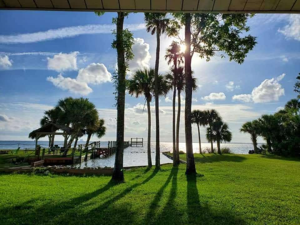 Nasa Waterfront Dolphin Suite Titusville Exterior photo